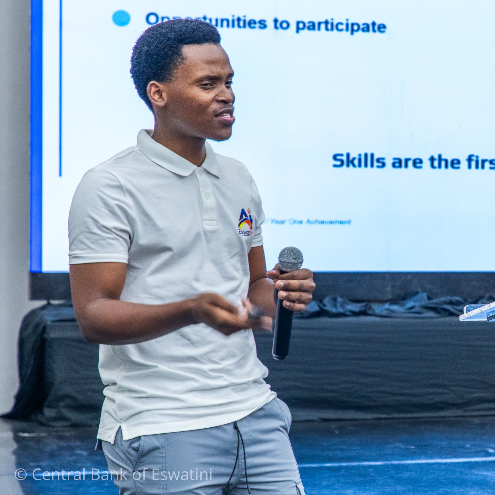 Bandile Malaza speaking at IndabaX
